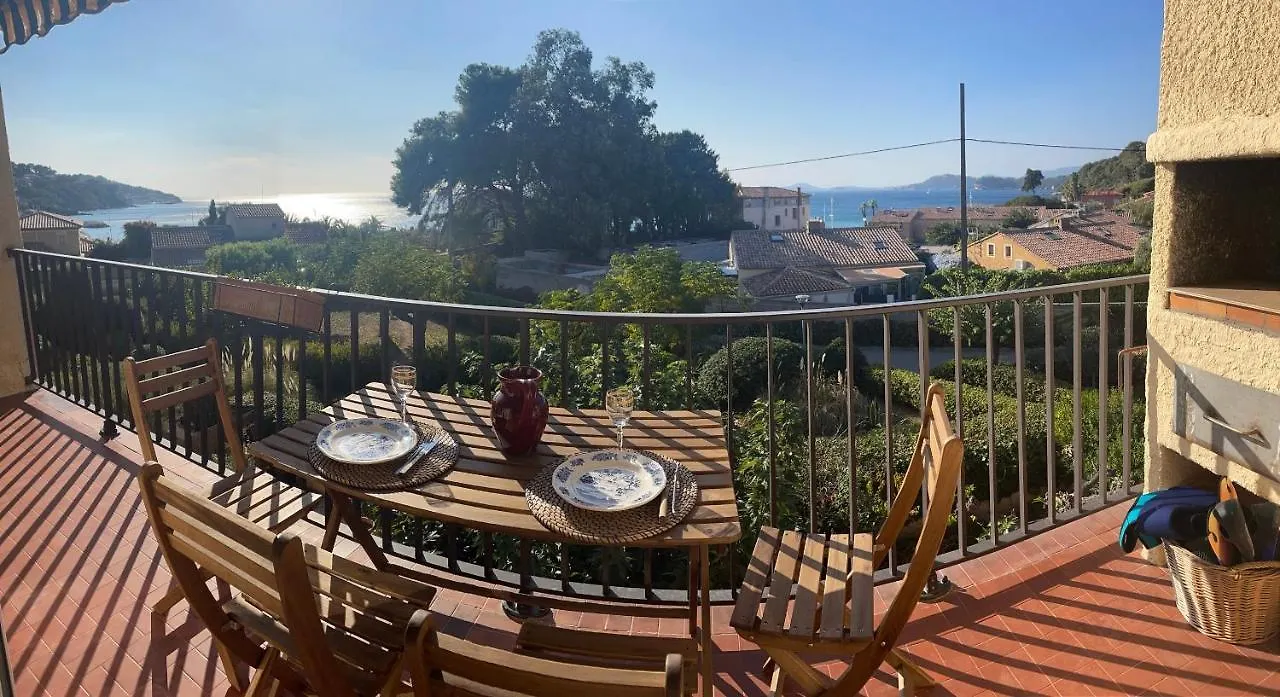 Appartement Cosy Vue Mer A 50 M De La Plage - Refait A Neuf Et Climatise Le Pradet 0*,  France