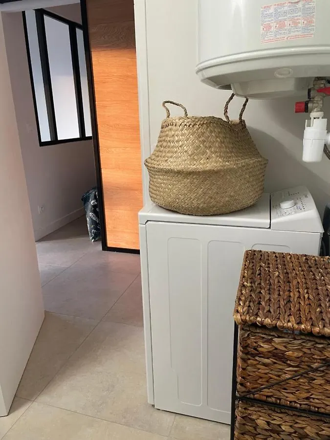 Apartment Appartement Cosy Vue Mer A 50 M De La Plage - Refait A Neuf Et Climatise Le Pradet