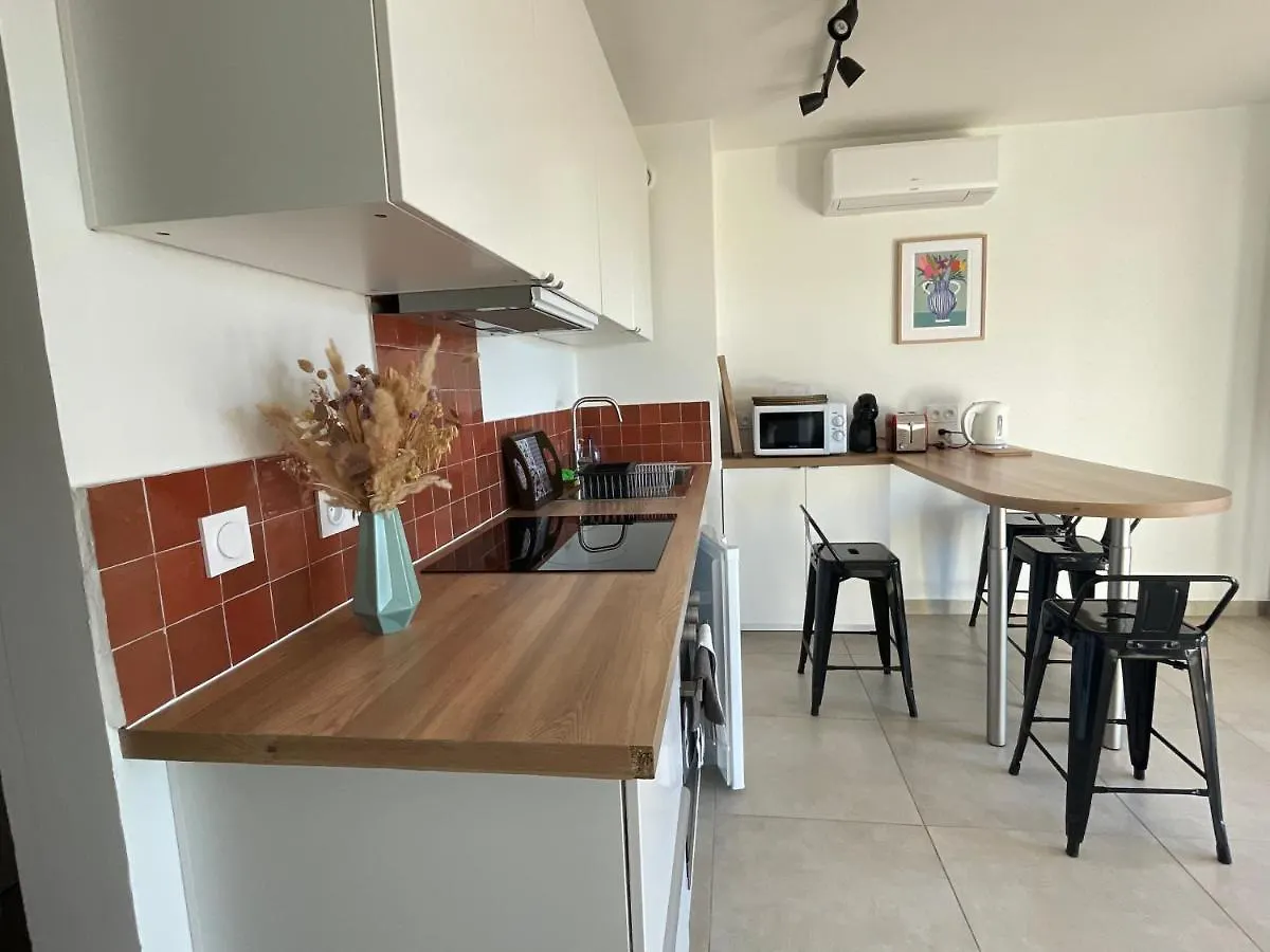 Appartement Cosy Vue Mer A 50 M De La Plage - Refait A Neuf Et Climatise Le Pradet Apartment