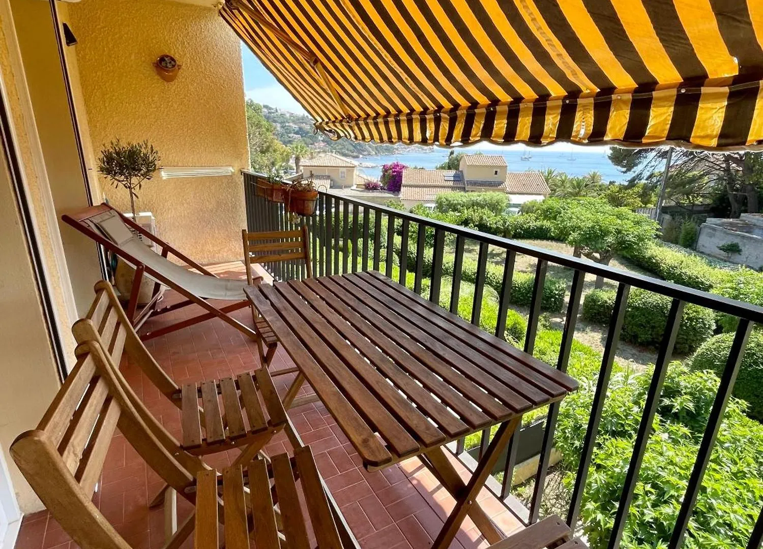 Appartement Cosy Vue Mer A 50 M De La Plage - Refait A Neuf Et Climatise Le Pradet