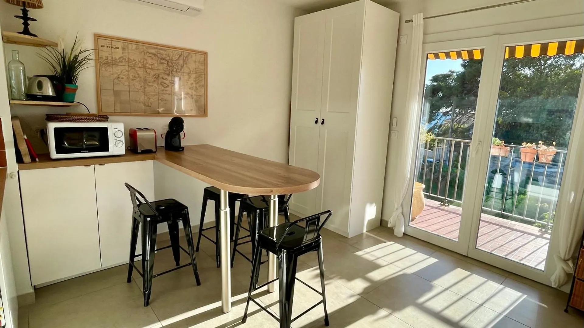 Apartment Appartement Cosy Vue Mer A 50 M De La Plage - Refait A Neuf Et Climatise Le Pradet
